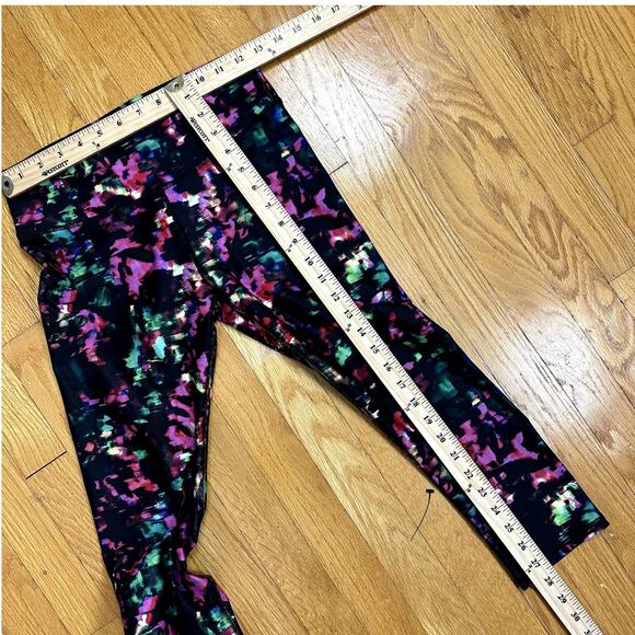 Fabletics Salar Capri Chroma Leggings XS Extra Small - Picture 8 of 10